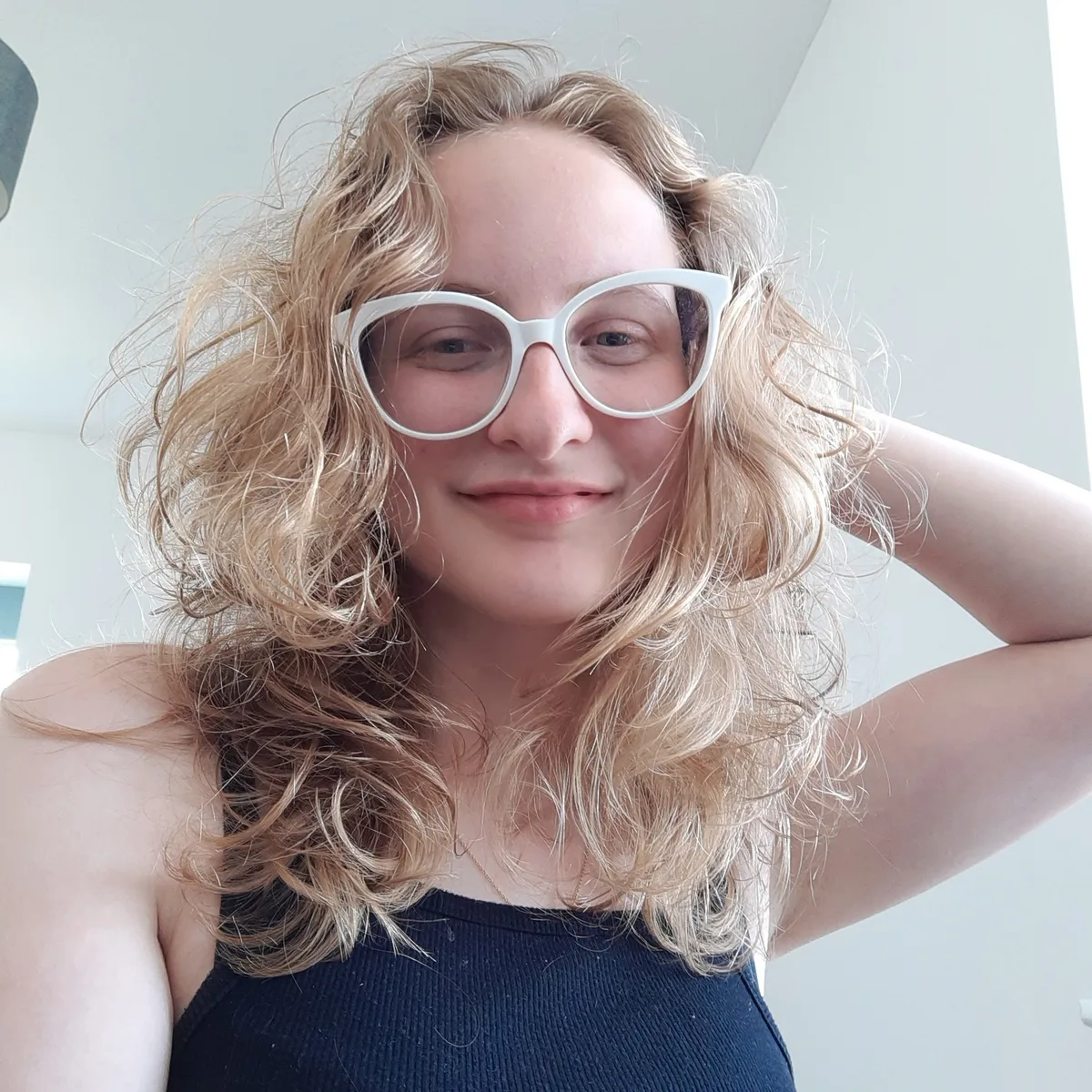 Nikol escort 